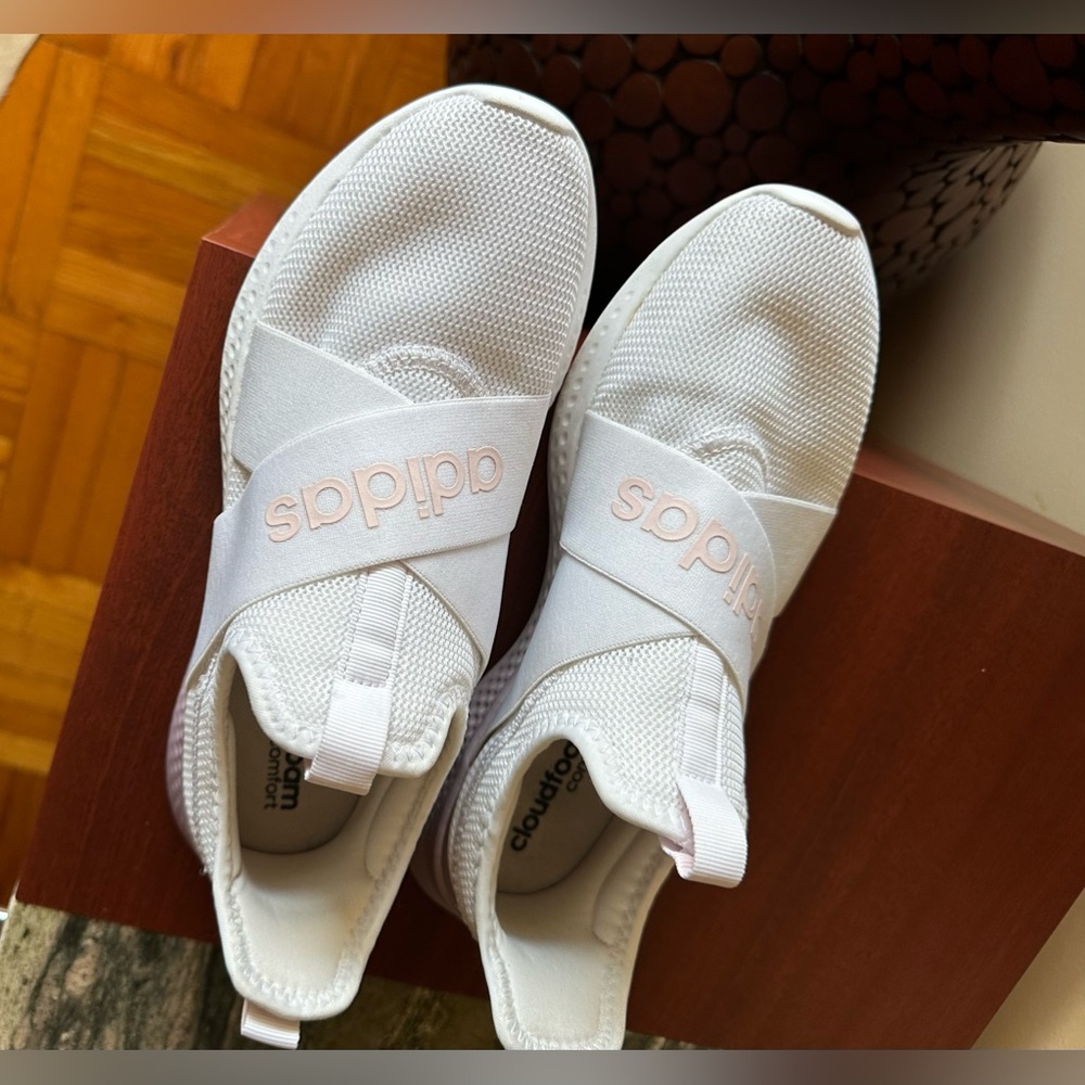 Adidas Cloudfoam comfort Sneakers Size US 8  Made in Indonesia.Wore only 2 times